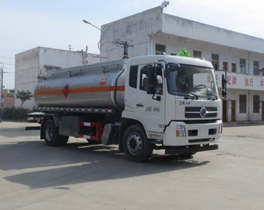 國(guó)六東風(fēng)天錦油罐車(chē)圖片 國(guó)六東風(fēng)天錦油罐車(chē)圖片